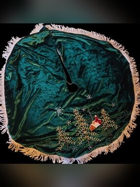 Festive Green Velvet Christmas Tree Skirt with Embroidered Accents